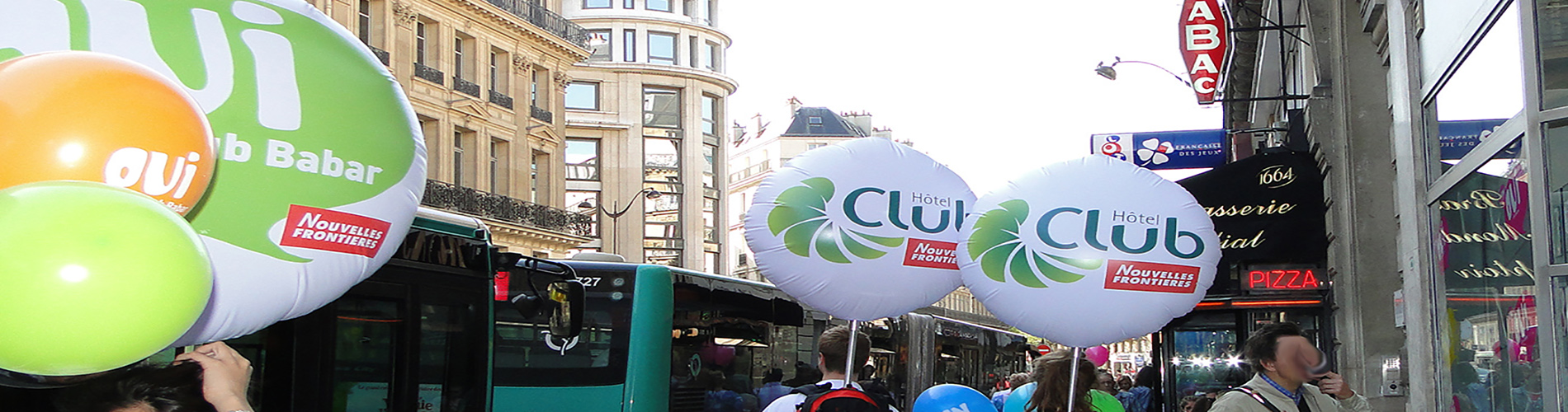 Ballon gonflable géant posé sur trépied pour votre publicité
